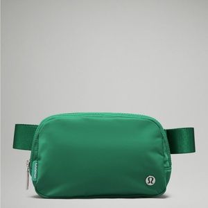 NWT lululemon belt bag in beautiful Emerald Ice color
